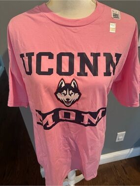 UConn Mom Pink Huskies Tee Size Large